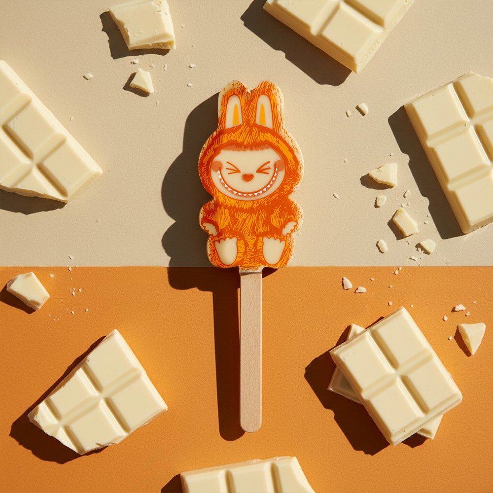 "Лабубушка" шоколад белый на палочке 19г (оранжевый декор)