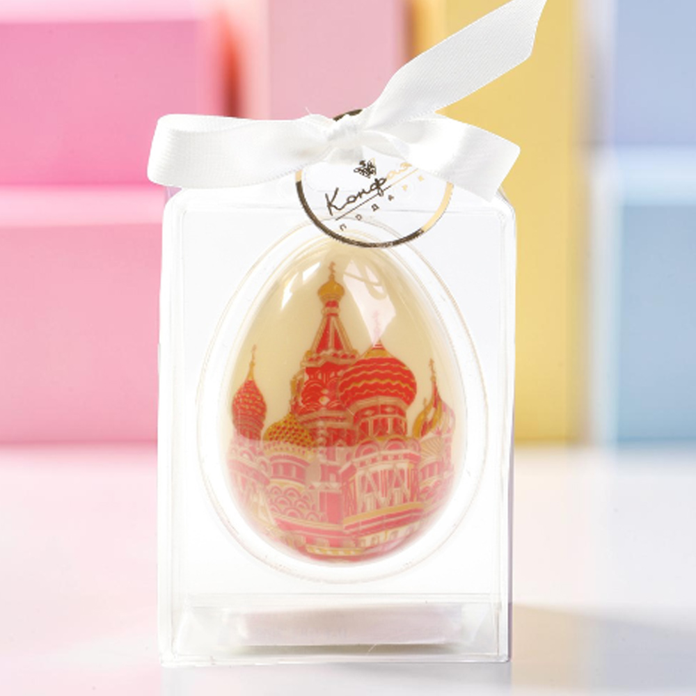 Яйцо из белого шоколада с изображением Собора Василия Блаженного