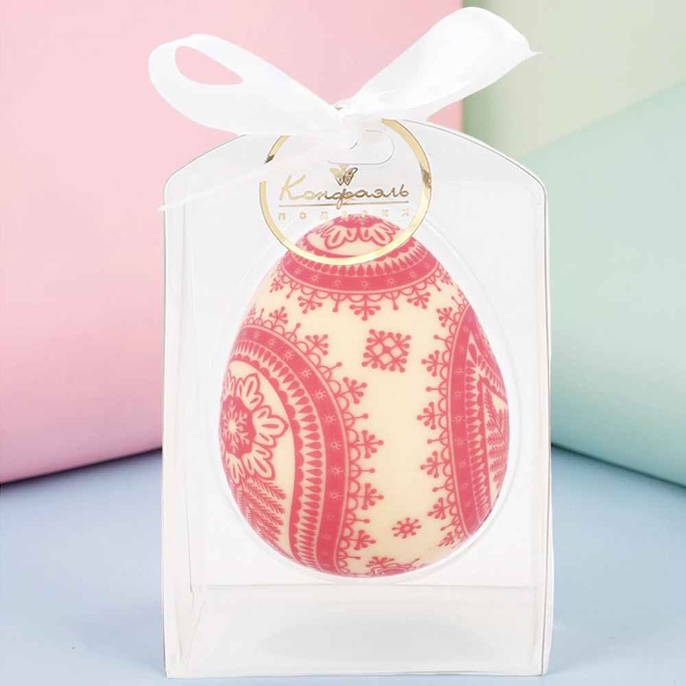 Яйцо из белого шоколада с красным орнаментом