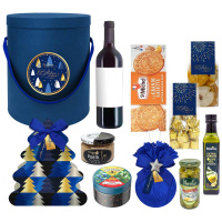 Набор конфет ассорти, суфле, фруктовые чипсы, риет, оливки, масло, чай