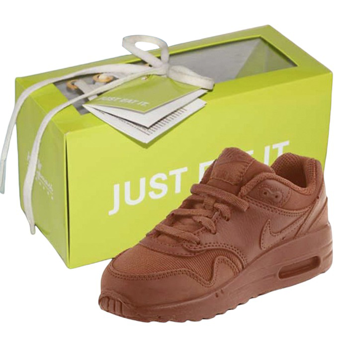 Кроссовок из молочного шоколада