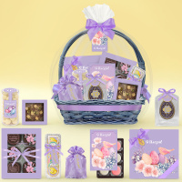 Пасхальная корзина с конфетами и  шоколадом