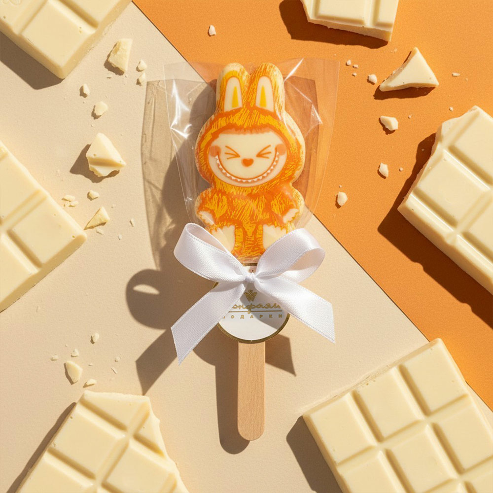 "Лабубушка" шоколад белый на палочке 19г (оранжевый декор)