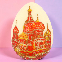 Яйцо из белого шоколада с изображением Собора Василия Блаженного