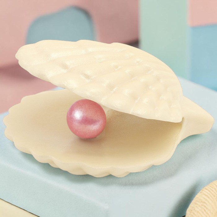 Скульптура из белого шоколада Жемчужина