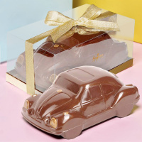 Ретро-автомобиль из молочного шоколада