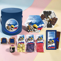 Набор: шоколад, цукаты, орехи, конфеты глазированные, варенье