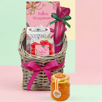 Корзина: шоколад, драже, конфеты глазированные, чай, варенье