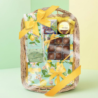 Корзина: мармелад, конфеты глазированные, чай, мед 