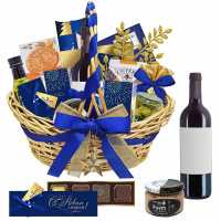 Корзина с конфетами: ассорти, марципановые, молочный шоколад, драже, фруктовые чипсы, оливковое масло, риет, чай, мед