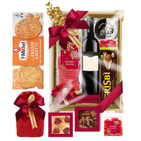 Шкатулка с конфетами: драже, меренги, мармелад-суфле, шоколад, печенье, риет из мяса косули с грушей и мягким сыром