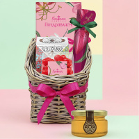 Корзина: шоколад, драже, конфеты глазированные, чай, мед