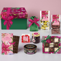 Набор: шоколад, драже, конфеты ассорти, варенье, чай 850г