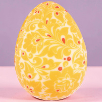 Шоколадное яйцо с желтым декором