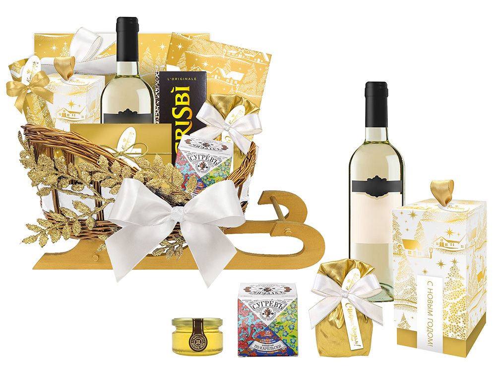 Корзина с конфетами: ассорти, суфле-безе, печенье, мед, чай из коллекции Золото зимы