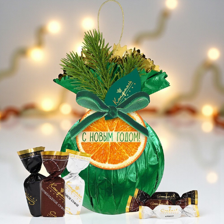 Елочный шарик с конфетами: суфле, сухофрукты 120г из коллекции Цитрусовая зима Елочный шарик с конфетами: суфле, сухофрукты 120г из коллекции Цитрусовая зима