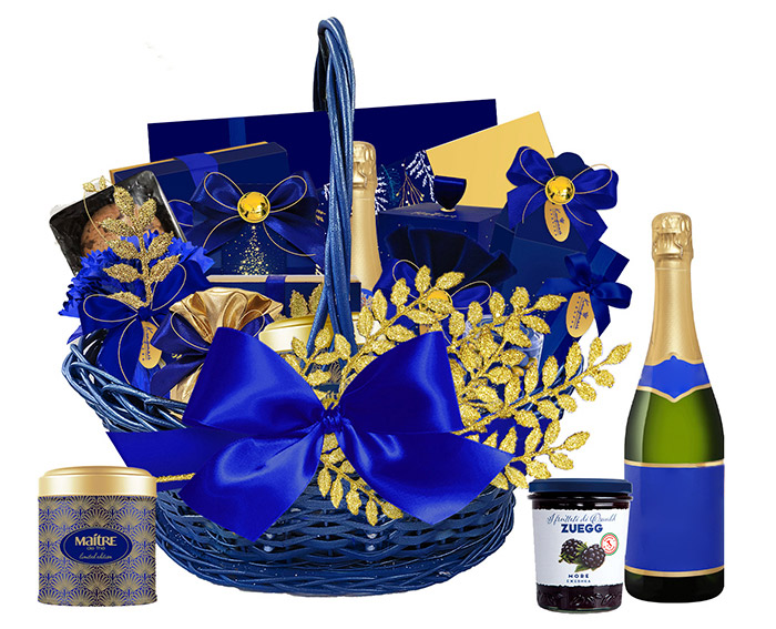 Корзина с конфетами ассорти, суфле, драже, печеньем, джемом