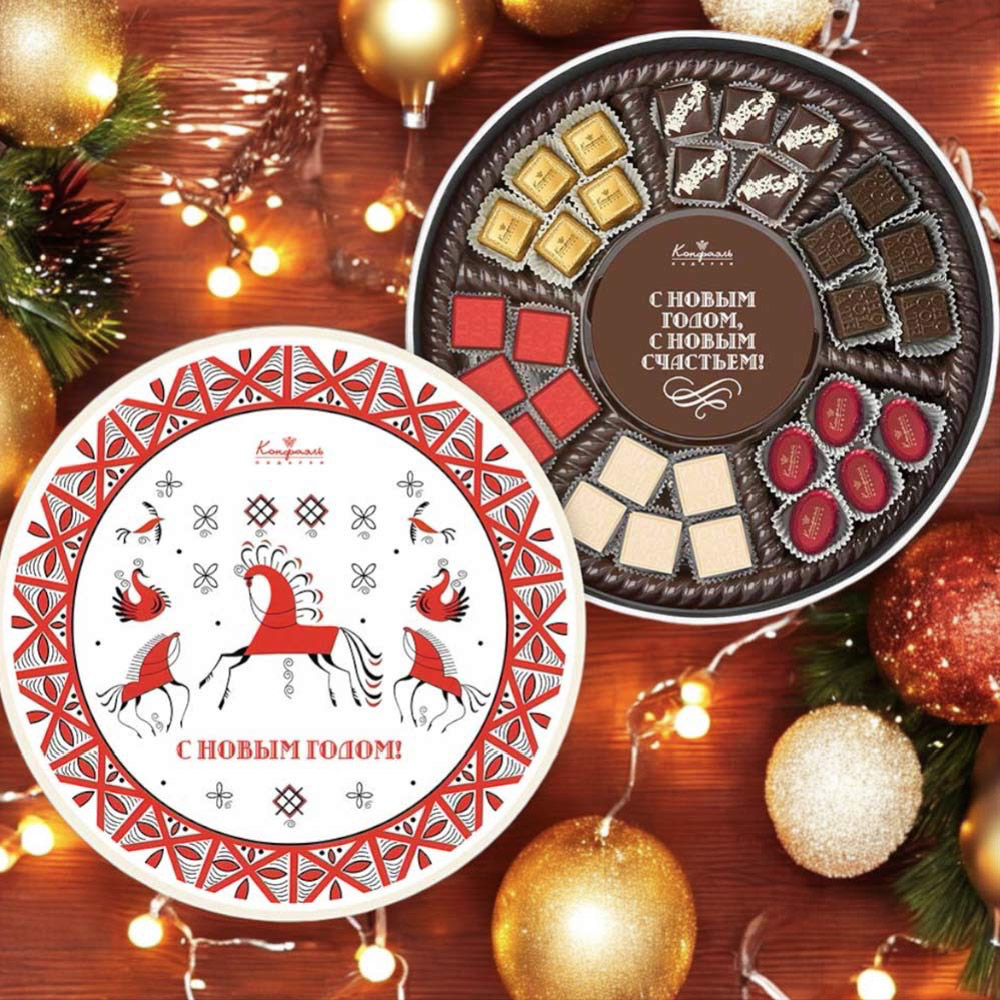 Набор конфет ассорти и шоколада с декором 375г из коллекции Огненная лошадь Набор конфет ассорти и шоколада с декором 375г из коллекции Огненная лошадь