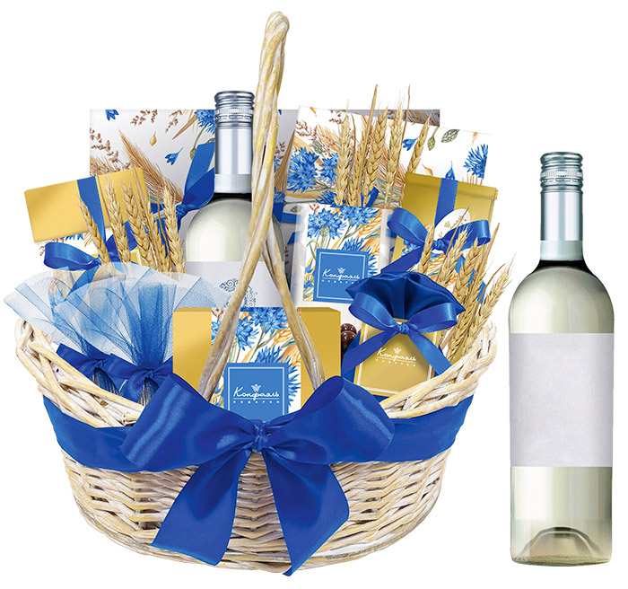 Корзина с конфетами: мармелад-суфле, ассорти, мягкий грильяж, драже, кофе из коллекции Васильковое настроение Корзина с конфетами: мармелад-суфле, ассорти, мягкий грильяж, драже, кофе из коллекции Васильковое настроение