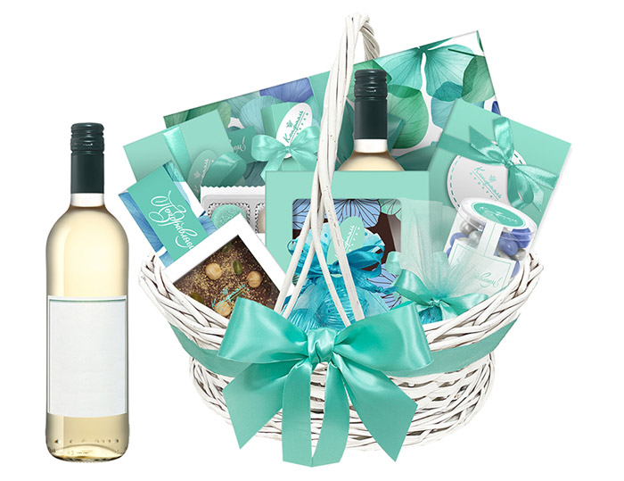 Корзина с конфетами: мягкий грильяж, ассорти, сухофрукты, шоколад