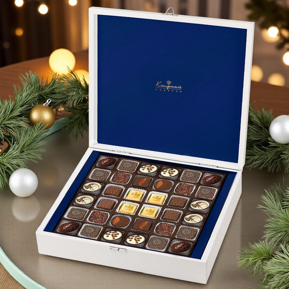 Шкатулка с конфетами ассорти, марципановыми, ручной работы 345г из коллекции Элегантная зима Шкатулка с конфетами ассорти, марципановыми, ручной работы 345г из коллекции Элегантная зима