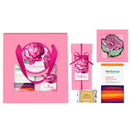 Пакет с конфетами, чаем и шоколадом