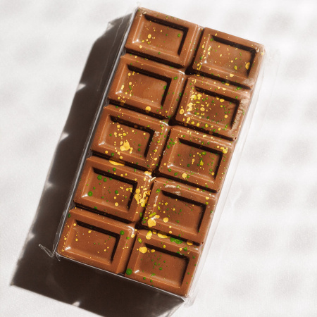 Шоколад молочный дубайский с фисташкой 230г Шоколад молочный дубайский с фисташкой 230г