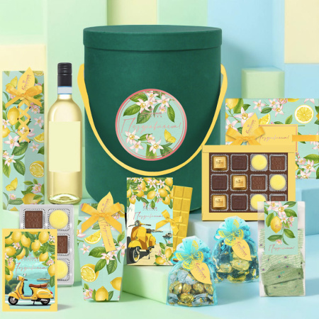 Набор: шоколад, сухофрукты в шоколаде, ассорти, мармелад