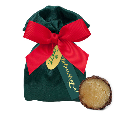 Набор с шоколадом, марципаном, драже, чаем