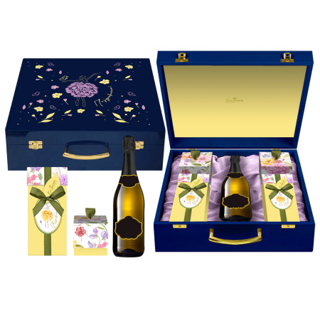 Шкатулка с конфетами сухофрукты, суфле-безе, марципановые