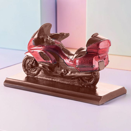 Мотоцикл из молочного шоколада