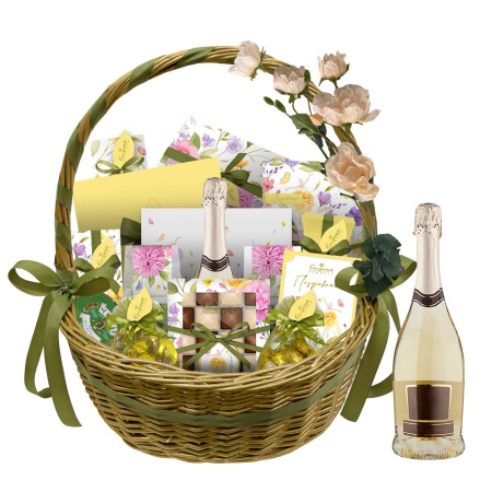 Корзина с конфетами: ассорти, суфле-безе, сухофрукты, чай