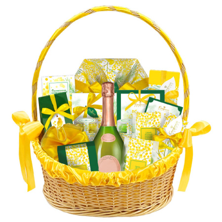 Корзина с конфетами и шоколадом: мармелад, шоколад, ассорти