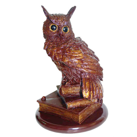 Скульптура из молочного шоколада Сова