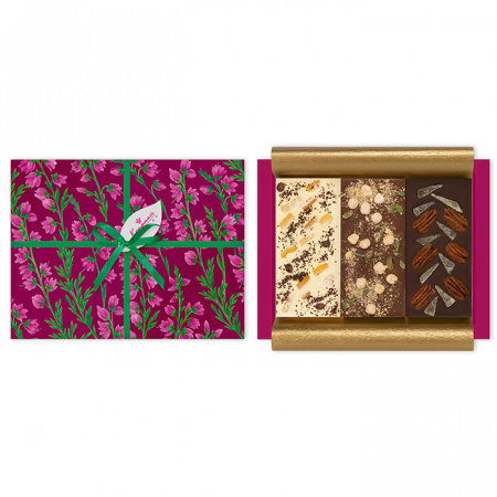 Набор из трех видов шоколада с орехами и цукатами