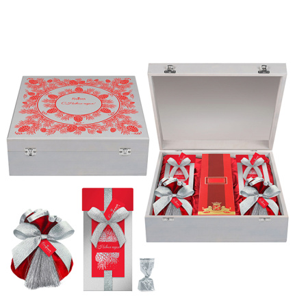 Шкатулка с конфетами «Ассорти»