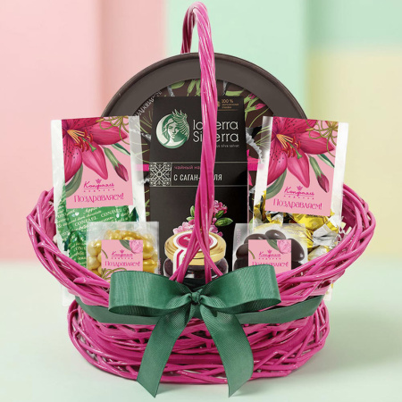 Корзина:драже, конфеты глазированные, варенье, чай 