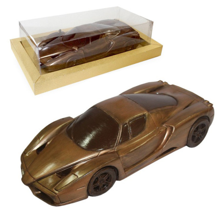 Машина Феррари из молочного шоколада