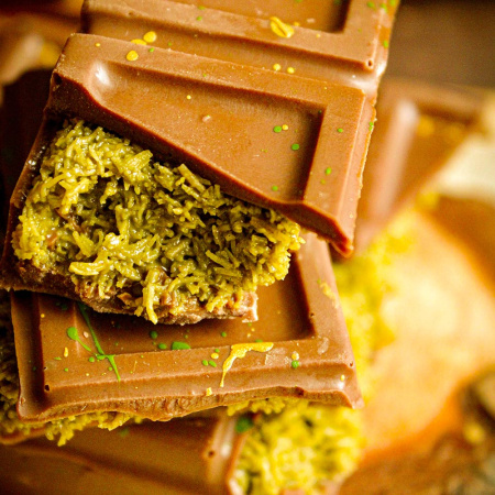 Шоколад молочный дубайский с фисташкой 230г Шоколад молочный дубайский с фисташкой 230г