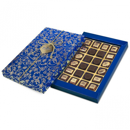 Набор синий из конфет ассорти со сливочными и шоколадными начинками поздравление 24