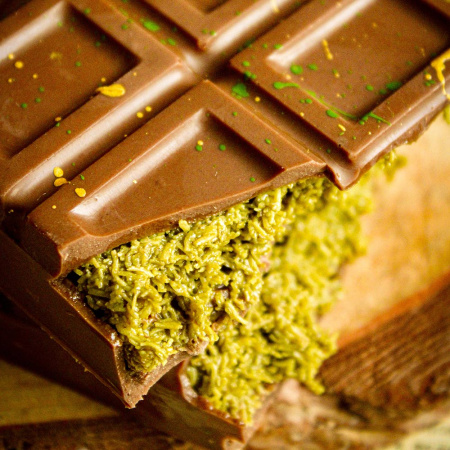 Шоколад молочный дубайский с фисташкой 230г Шоколад молочный дубайский с фисташкой 230г