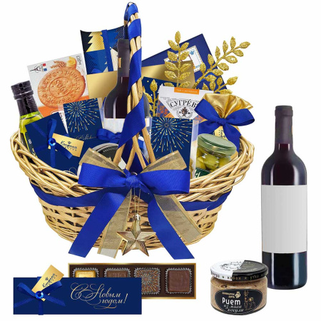 Корзина с конфетами: ассорти, марципановые, молочный шоколад, драже, фруктовые чипсы, оливковое масло, риет, чай, мед