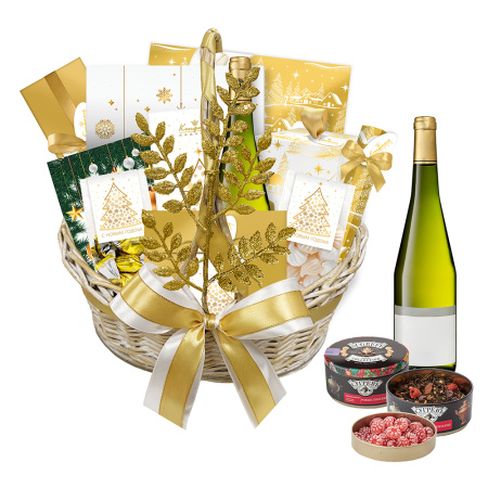 Корзина с конфетами: ассорти, мармелад, зефир, шоколад, чайный набор