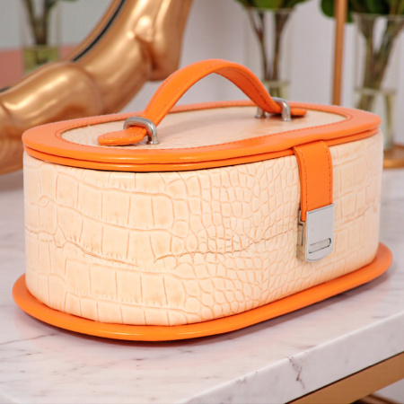 Шкатулка для украшений овальная