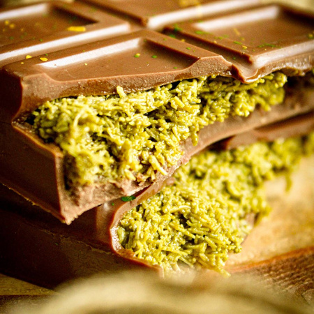 Шоколад молочный дубайский с фисташкой 230г Шоколад молочный дубайский с фисташкой 230г