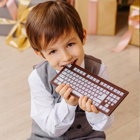 Клавиатура из молочного шоколада