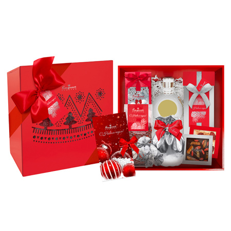 Набор конфет, шоколада и кофе