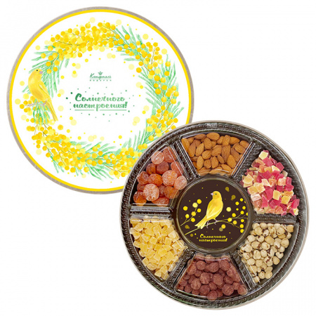 Набор шоколада, орехов и цукатов