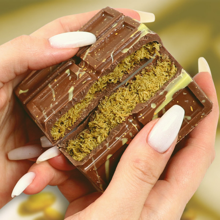 Шоколад молочный дубайский с фисташкой 230г Шоколад молочный дубайский с фисташкой 230г