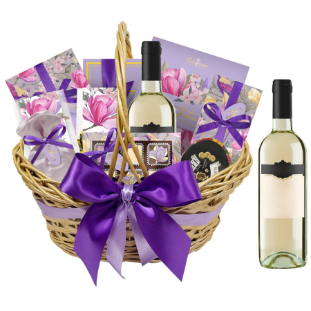 Корзина: конфеты ручной работы, ассорти, суфле, драже, чай Корзина: конфеты ручной работы, ассорти, суфле, драже, чай